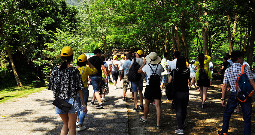 尋找繁華都市邊緣的自然仙境------員工白水寨生態(tài)旅游活動(dòng).jpg